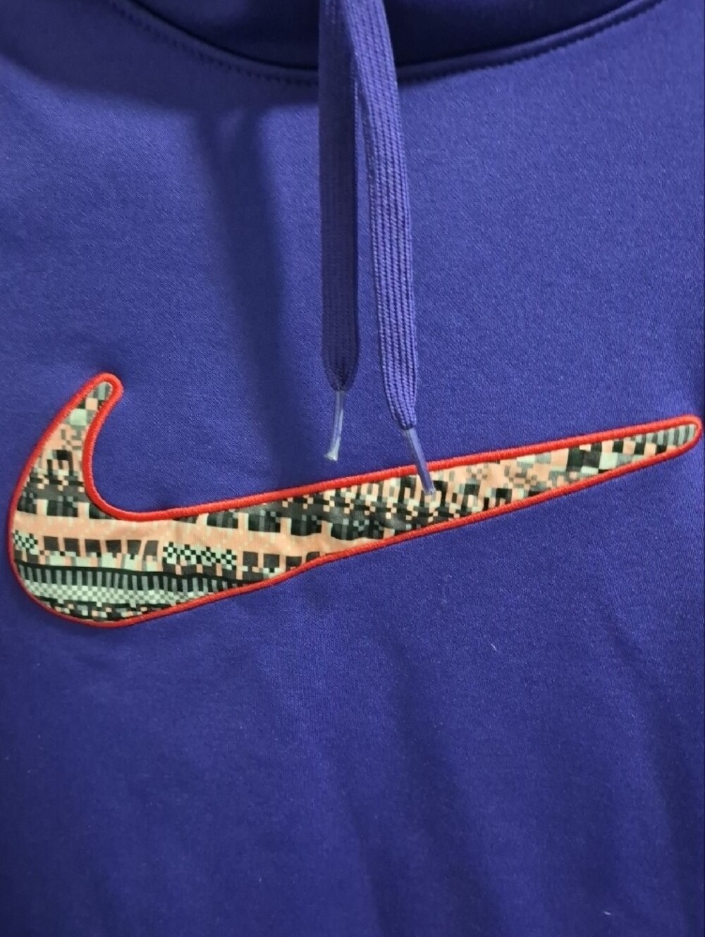 Nike Women’s Purple Thetma-fit Crewneck Sweatshirt with Patterned Swoosh - Picture 2 of 5